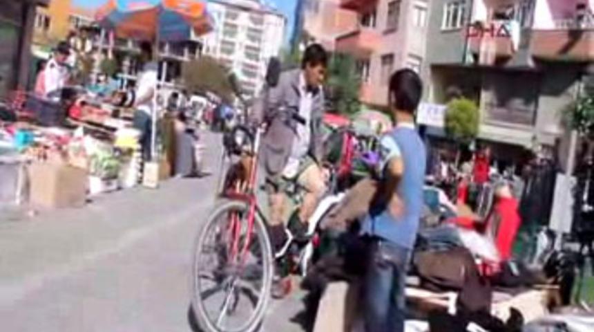 Iğdır'da sokak ortasında pantolon denemesi