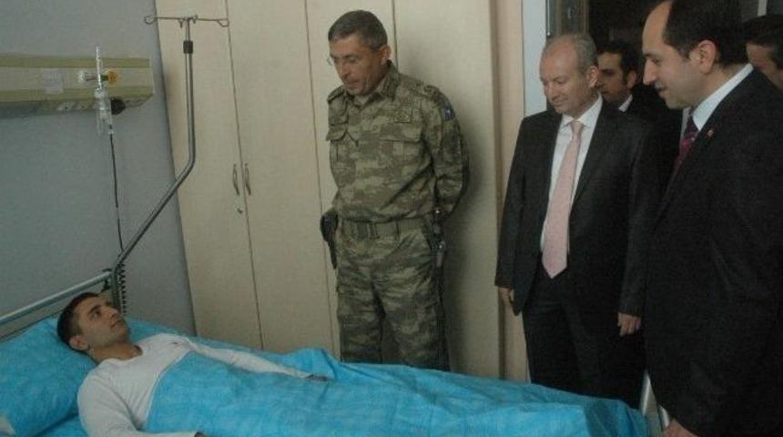 Hakkari Valisi Kalkan Hastaların Bayşramını Kutladı