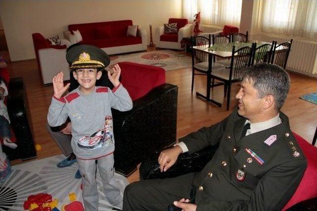 Vali Yardımcısı Kimsesiz &Ccedil;ocuklarla Bayramlaştı 1