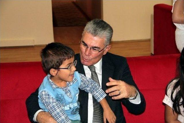 Vali Yardımcısı Kimsesiz &Ccedil;ocuklarla Bayramlaştı 2