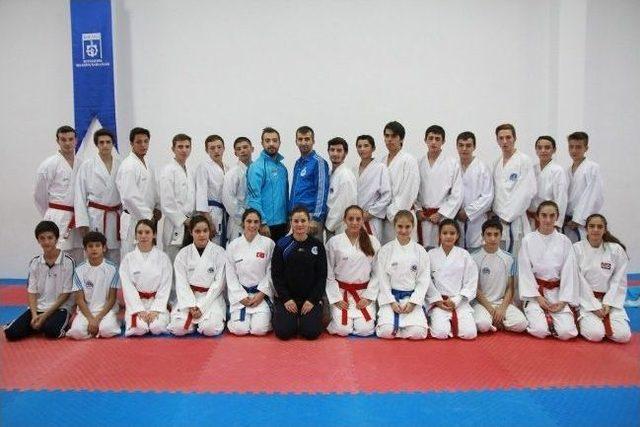 B&uuml;y&uuml;kşehirli Kareteciler Hız Kesmiyor 1