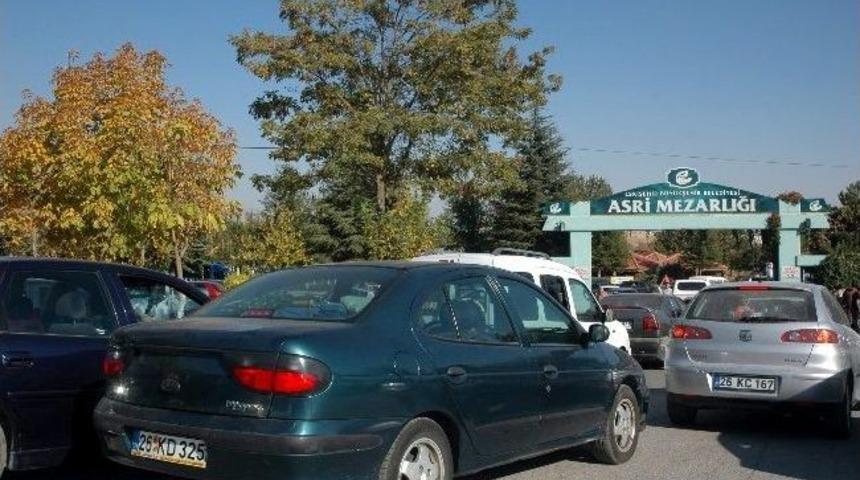 Eskişehir&rsquo;de Mezarlık Ziyareti
