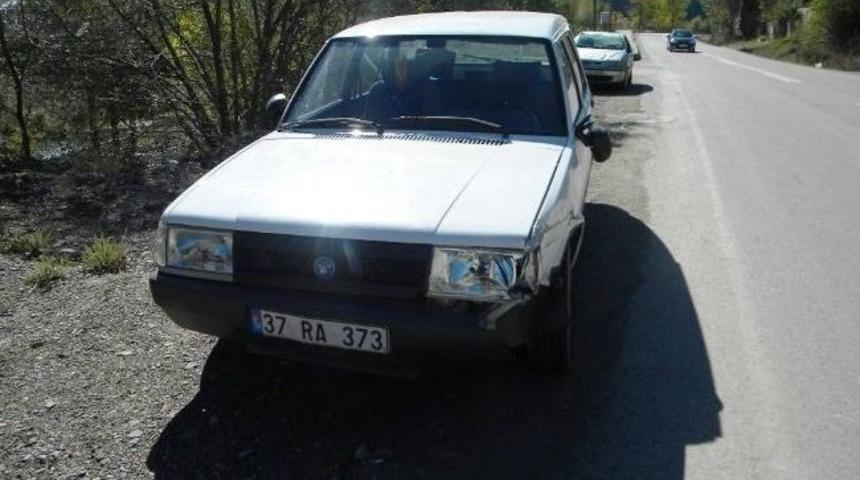 Azdavay'da Maddi Hasarlı Trafik Kazası