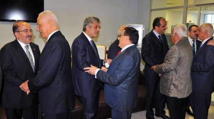 Trabzon'da Protokol Ve Halk Bayramlaştı