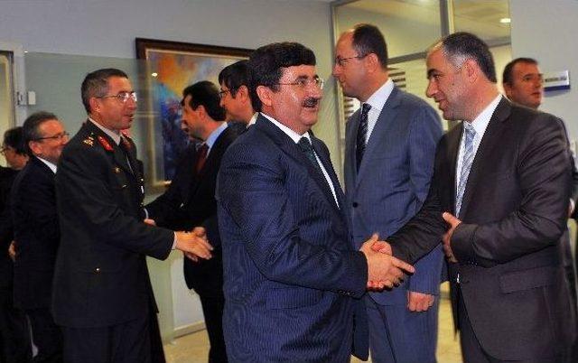 Trabzon da Protokol Ve Halk Bayramlaştı 1