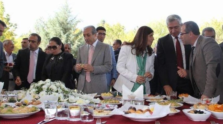 Bakan Eker Diyarbakır&rsquo;da Bayramlaşma T&ouml;renine Katıldı