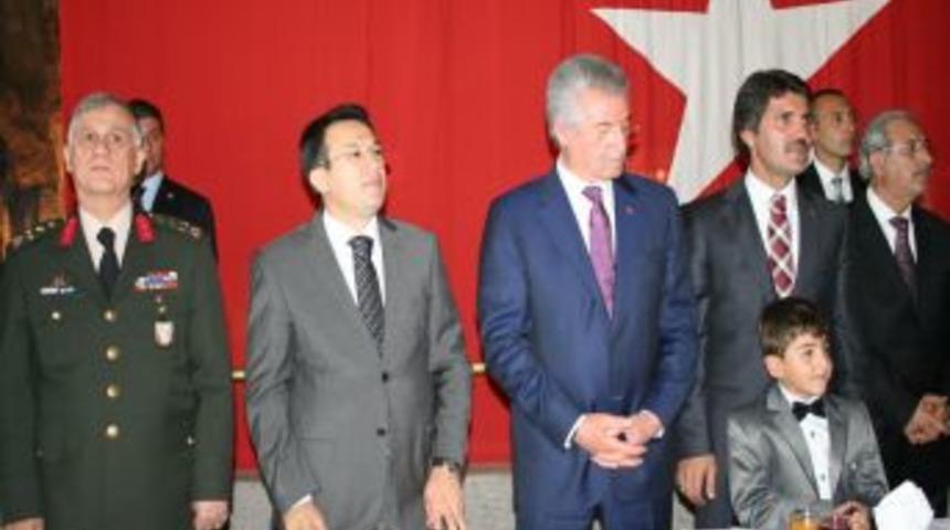 Erzincan'da Toplu Bayramlaşma Geleneği Bozulmadı