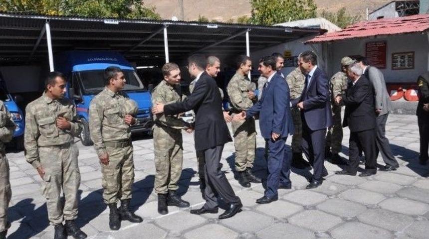 Adilcevaz'da Bayramlaşmaya B&uuml;y&uuml;k Katılım