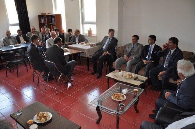 Adilcevaz da Bayramlaşmaya Büyük Katılım 1