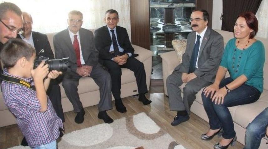 Vali Coş&rsquo;tan Şehit Ailelerine Ziyaret