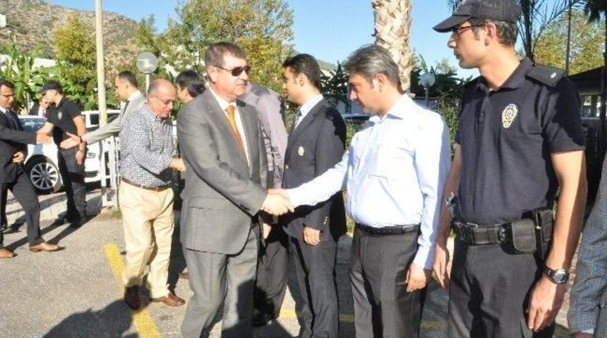 Alanya'da Protokol Polisle Bayramlaştı