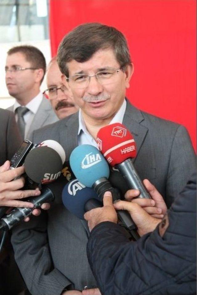 Bakan Davutoğlu'ndan Telefon Diplomasisi