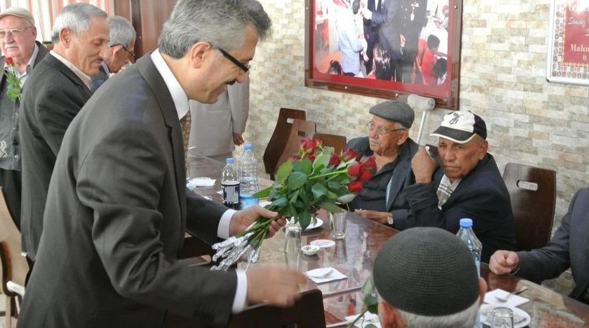 Vali Oduncu, Huzurevi Sakinleriyle Bayramlaştı