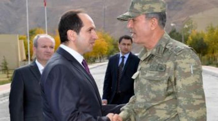 Kara Kuvvetleri Komutanı Orgeneral Akar, Mehmet&ccedil;iklerle Bayramlaştı