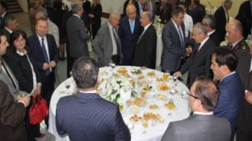 Karab&uuml;k'te Bayramlaşma T&ouml;reni Yapıldı