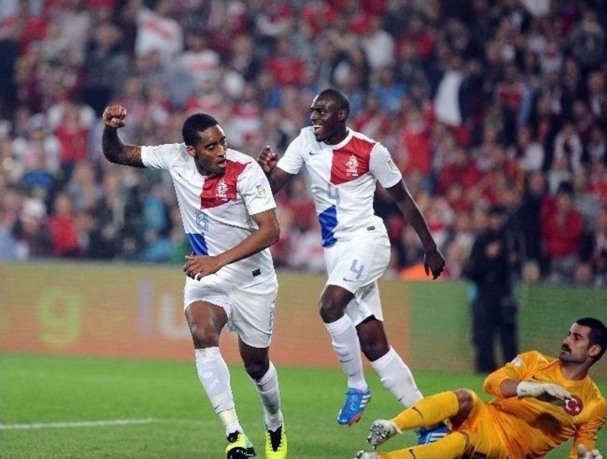 T&uuml;rkiye-hollanda Ma&ccedil;ı 1-0 Devam Ediyor
