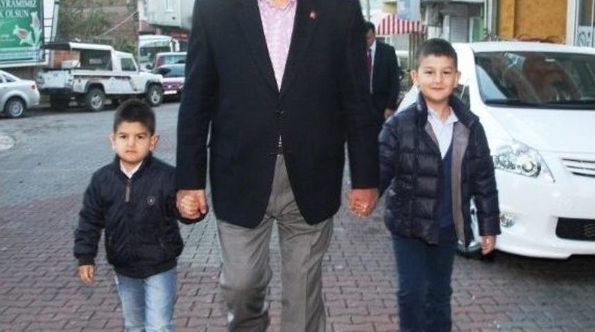 Başkan Karaosmanoğlu &Ccedil;ocukları Sevindirdi