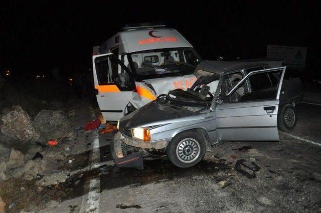 Balıkesir de ambulans ile otomobil &ccedil;arpıştı: 1 &ouml;l&uuml;, 3 yaralı 1
