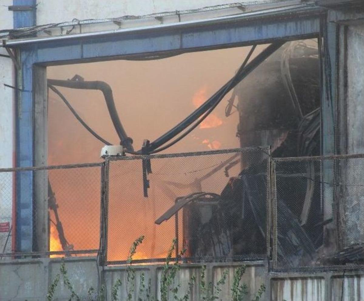 Fabrikanın Yağ Kazanı Patladı: 2 Yaralı