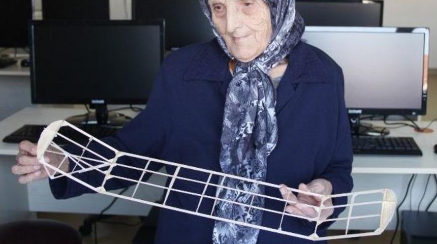 (&ouml;zel Haber) 77 Yaşında Model U&ccedil;ak Yapıyor