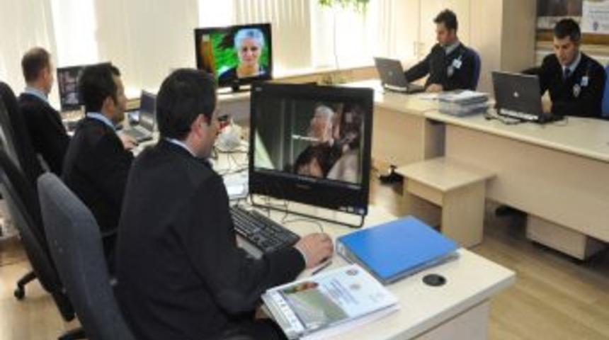 Emniyet, Trafik Ihlallerini Tespit I&ccedil;in 2 Bin B&ouml;l&uuml;m Dizi Izledi