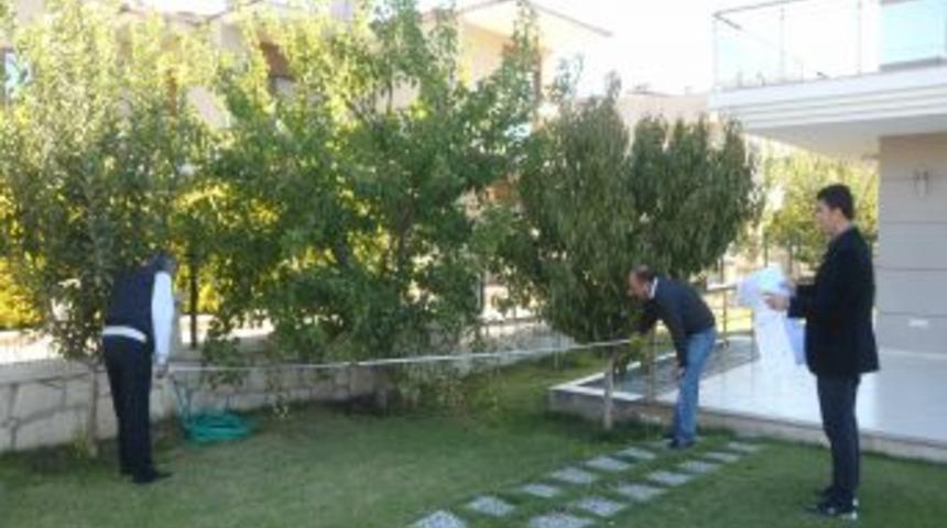 &Ccedil;eşme Belediyesi Ağa&ccedil; Dikilmeyen Eve Oturma Raporu Vermiyor