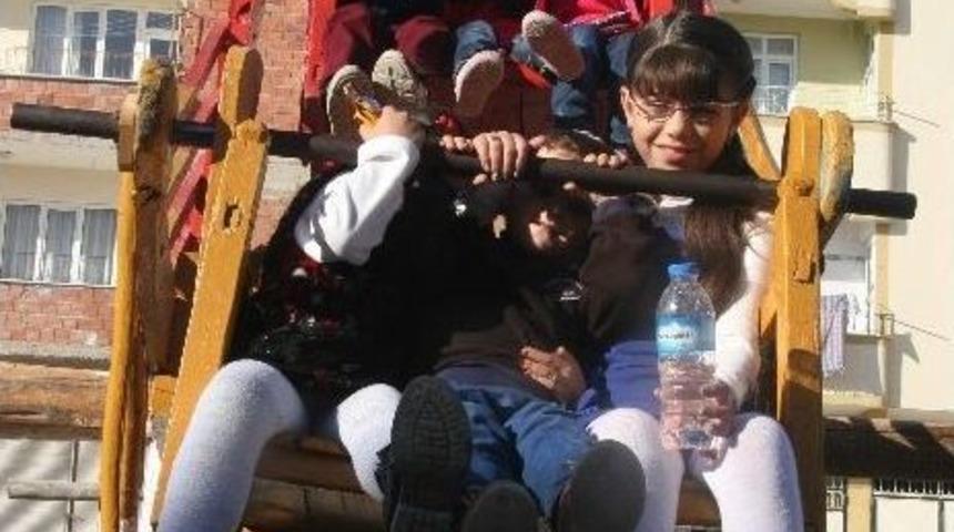 Kilis'te &Ccedil;ocuklar G&ouml;n&uuml;llerince Eğlendi