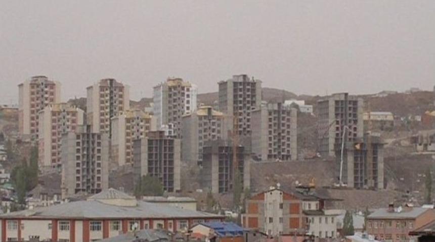Kale Eteklerinde Yapılan Konutlar Karslıları B&uuml;y&uuml;l&uuml;yor