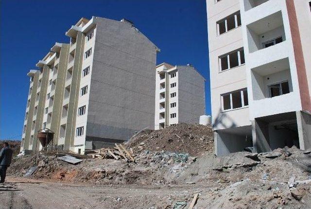 Kale Eteklerinde Yapılan Konutlar Karslıları B&uuml;y&uuml;l&uuml;yor 1