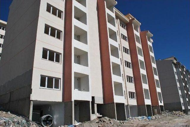 Kale Eteklerinde Yapılan Konutlar Karslıları B&uuml;y&uuml;l&uuml;yor 2