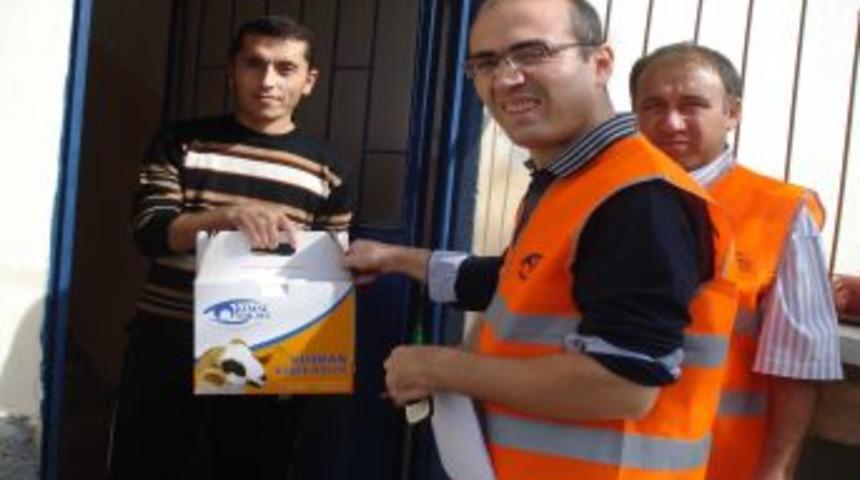 Kimse Yok Mu Derneği Şerefliko&ccedil;hisar'da Kurban Eti Dağıttı
