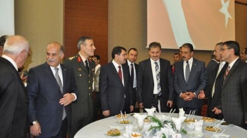 Malatya&rsquo;da Resmi Bayramlaşma T&ouml;reni Yapıldı