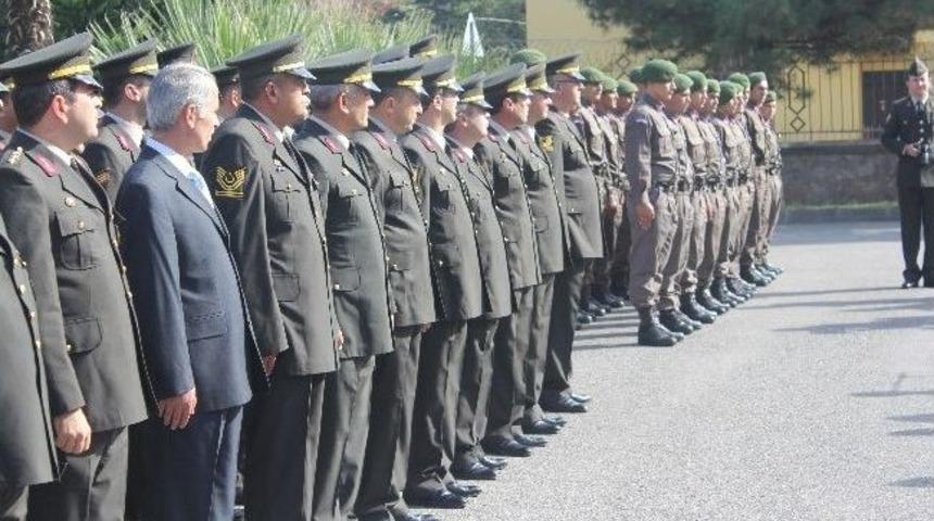 Kocaeli Valisi Ercan Topaca İl Jandarma Komutanlığı&rsquo; Nı Ziyaret Ederek Personelle Bayramlaştı