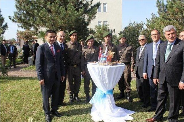 Kocaeli Valisi Ercan Topaca İl Jandarma Komutanlığı&rsquo; Nı Ziyaret Ederek Personelle Bayramlaştı 1