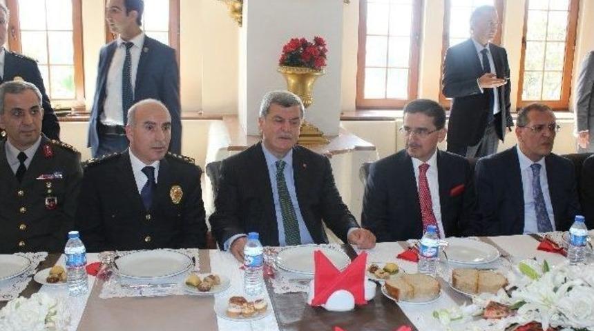 Kocaeli Valisi Ercan Topaca :