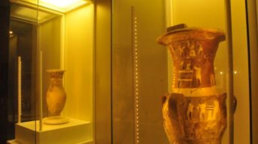 M&uuml;ze Ve T&uuml;rbelerde Bayram Hareketliliği