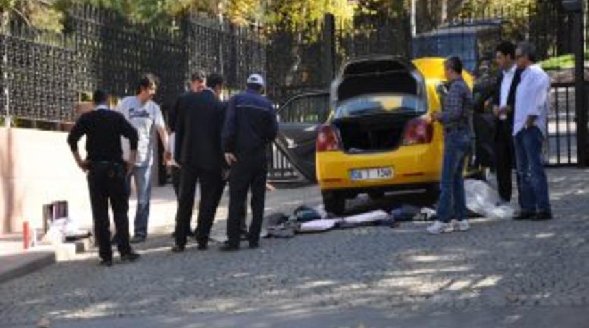 &Ccedil;ankaya K&ouml;şk&uuml; Kapısında Canlı Bomba Alarmı