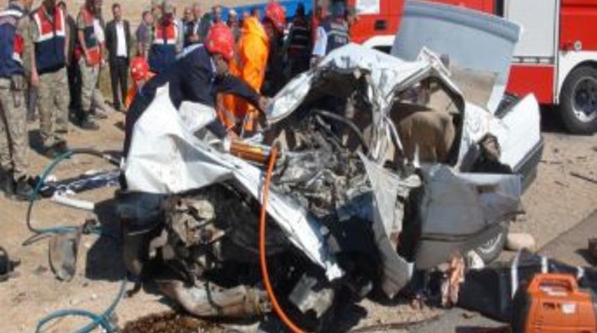 Şanlıurfa&rsquo;da Kaza: 7 &Ouml;l&uuml;, 15 Yaralı