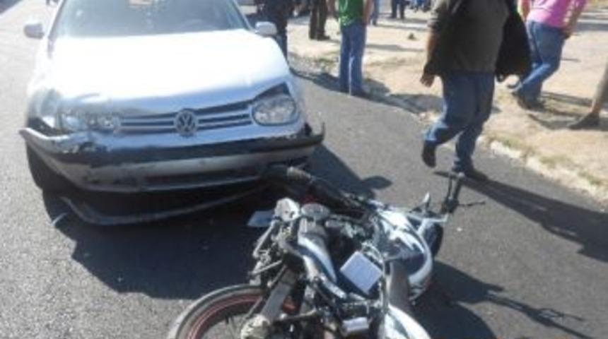 Motosikletle Otomobilin &Ccedil;arpıştığı Kaza Kameraya Yansıdı