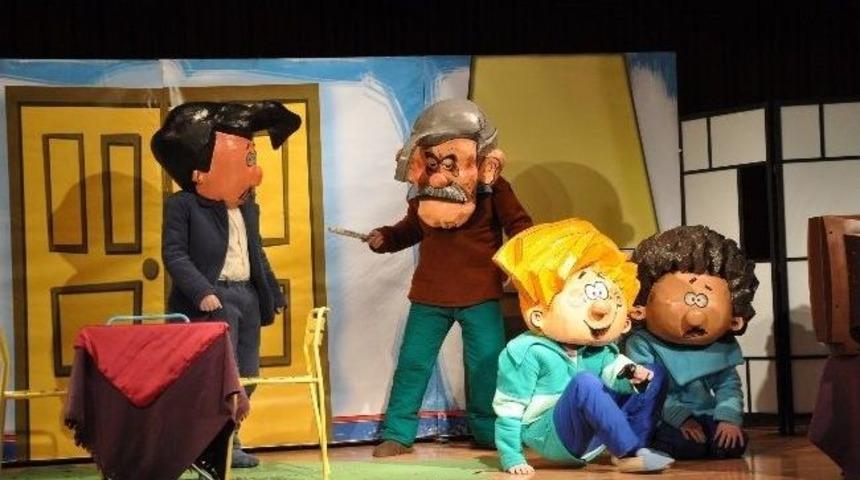 Aliağa Belediyesi&rsquo;nin G&uuml;z D&ouml;nemi K&uuml;lt&uuml;r Sanat Etkinlikleri Tiyatrolarla Başladı