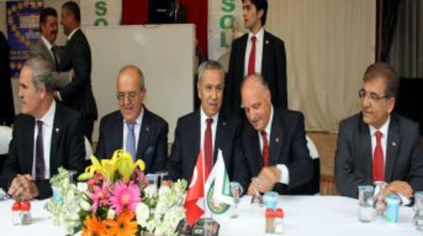 Arın&ccedil;: Yılbaşına Kadar AVM&rsquo;lere Karşı K&uuml;&ccedil;&uuml;k Esnafı Koruyan Bir Yasa &Ccedil;ıkaracağız