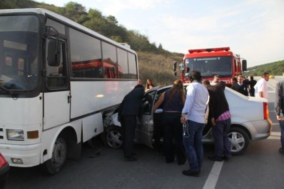 Virajı Alamayan Ara&ccedil; Karşı Y&ouml;ne Girdi: 3 Yaralı