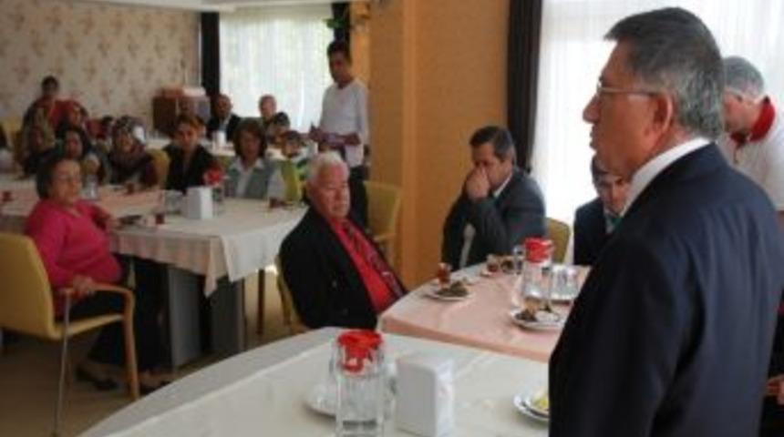 Bayramda Huzurevi Sakinleri Unutulmadı