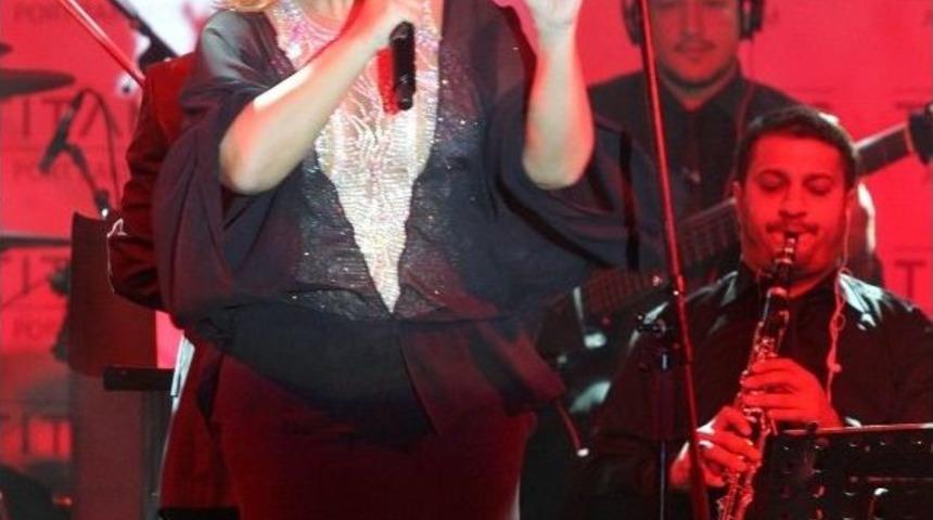 Sibel Can&rsquo;a Protesto Şoku