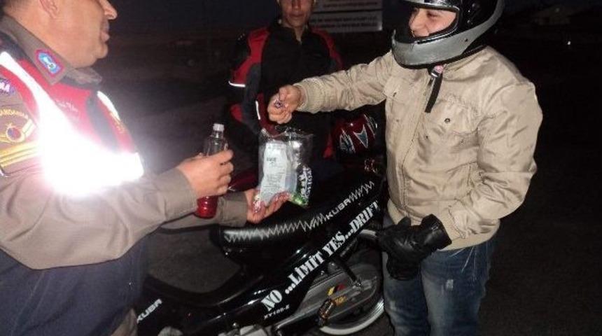 Jandarma&rsquo;dan Şeker İkramı