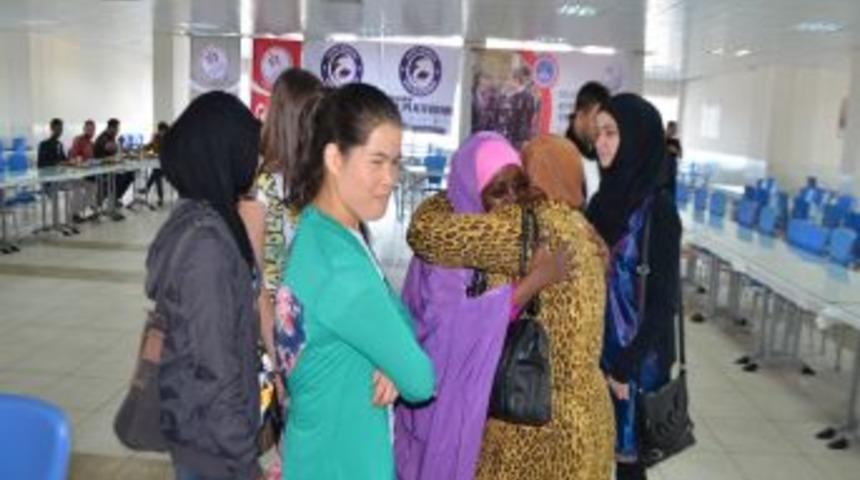 Yabancı &Ouml;ğrenciler Ailelerinden Uzakta Bayram Sevinci Yaşadı