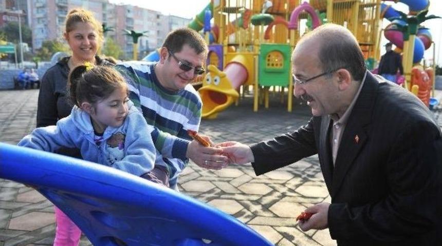 Başkan Gümrükçüoğlu Çocukları Unutmadı