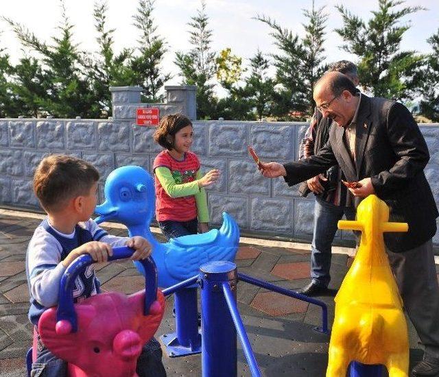 Başkan Gümrükçüoğlu Çocukları Unutmadı 1