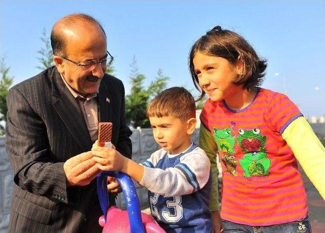 Başkan Gümrükçüoğlu Çocukları Unutmadı 2