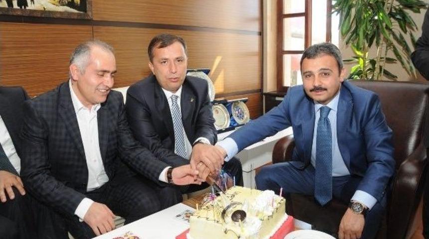 Başkan Külcü’ye Doğum Günü Süprizi